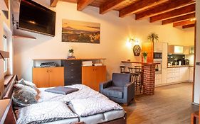 Apartmán na okraji města s vlastním parkováním
